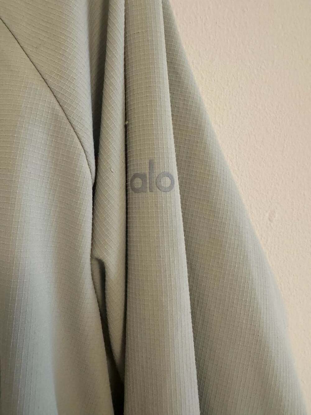 Alo Yoga Ripstop 1/4 Zip On-Set Jacket - Picture 3 of 13